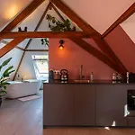 Stylish Loft Den Haag - The King Swiete - Between City Center & The Beach - B&B The Swiete
